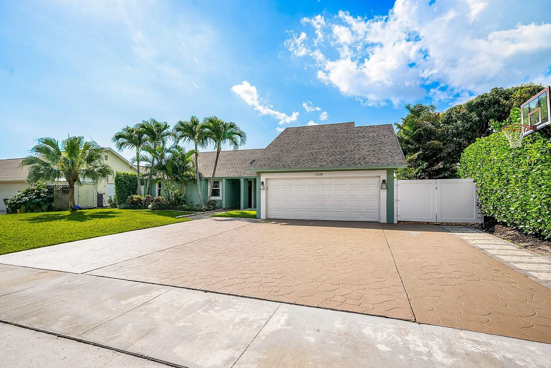 Photo of 1508 Cormorant Road