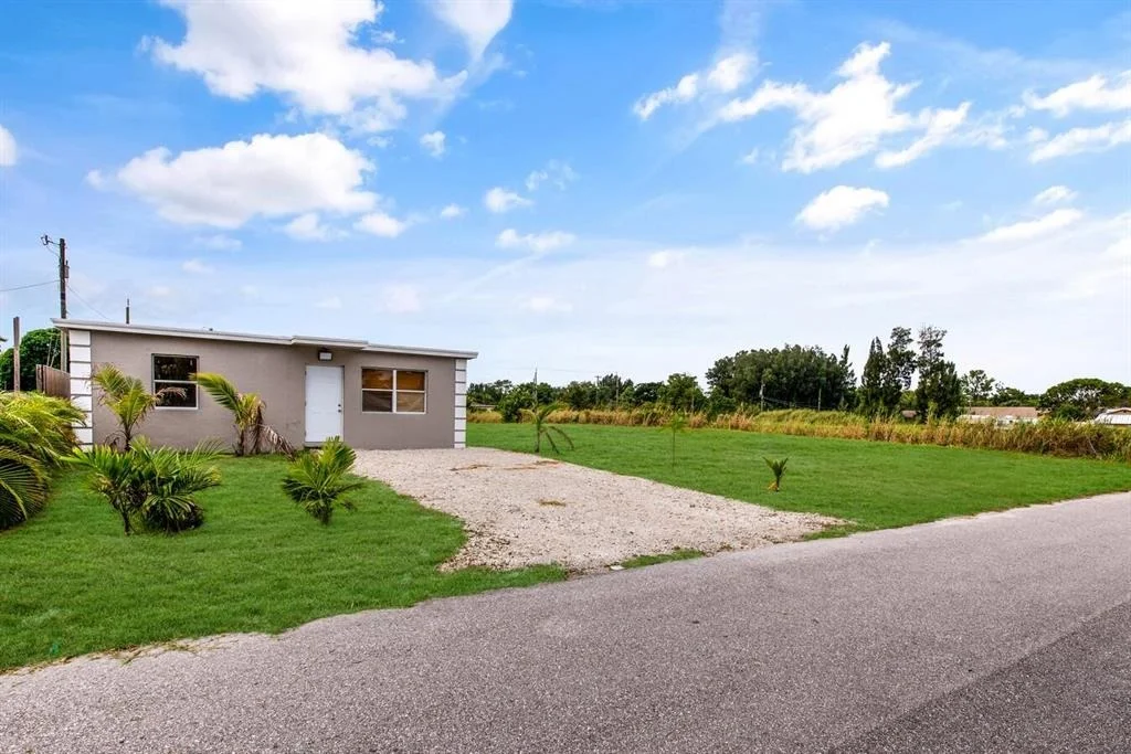 Photo of 3699 Coconut Road