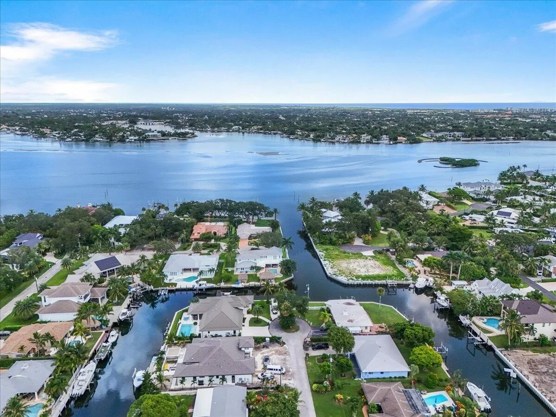 Photo of 934 N Loxahatchee Drive