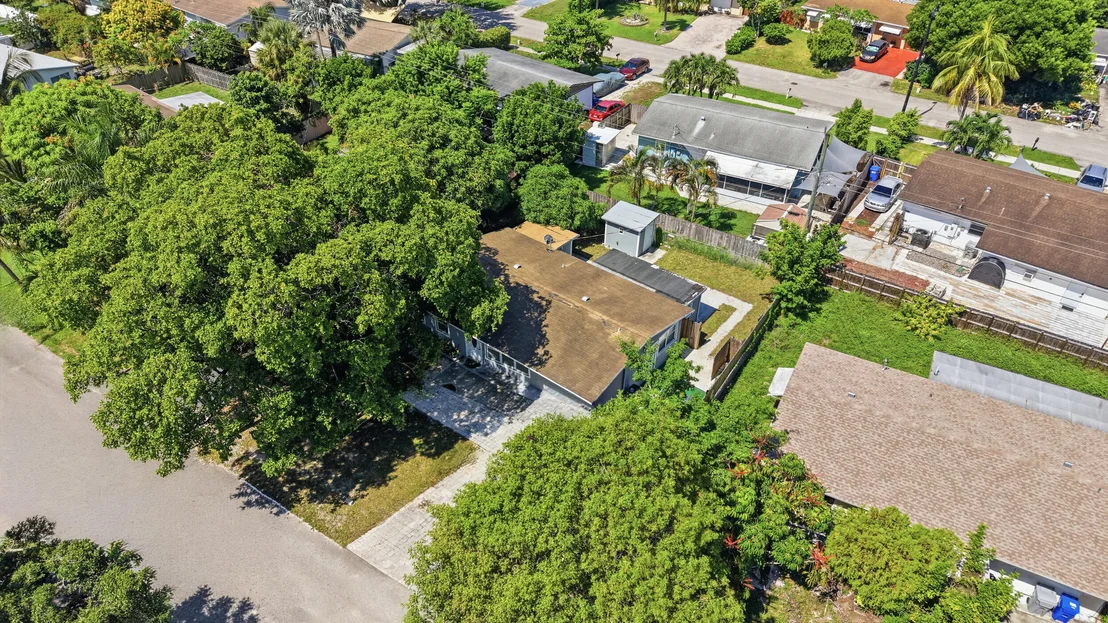 Photo of 2801 NE 8TH Terrace