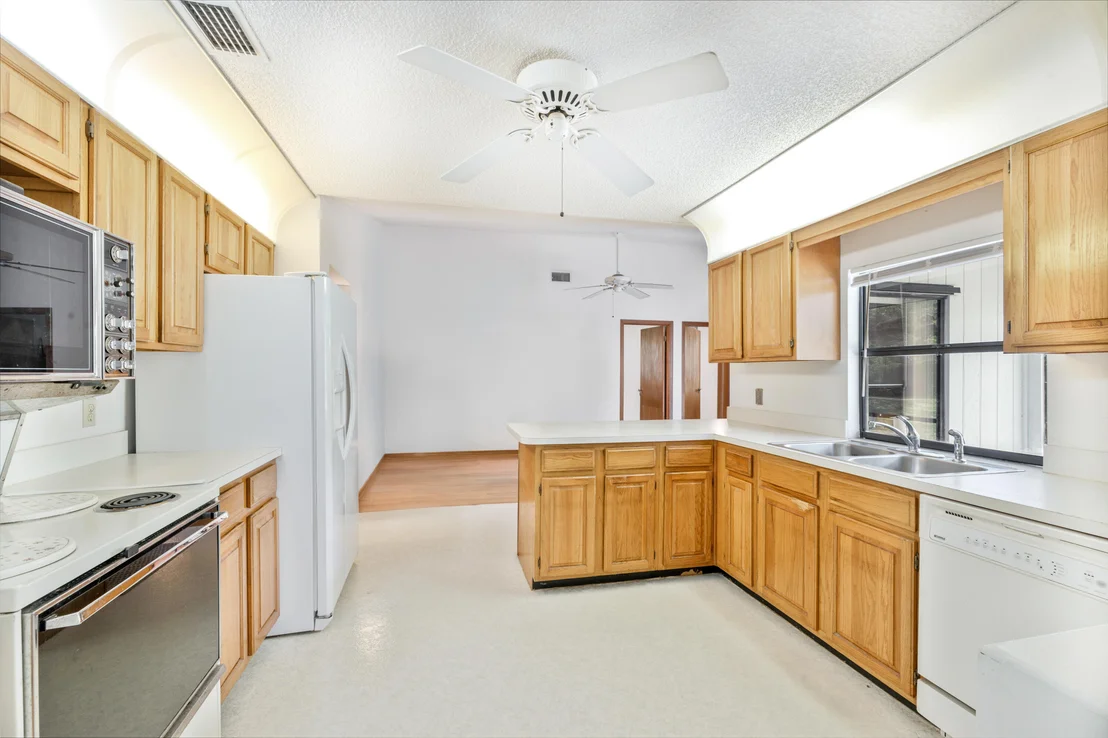 Photo of 18375 Oak Leaf Court