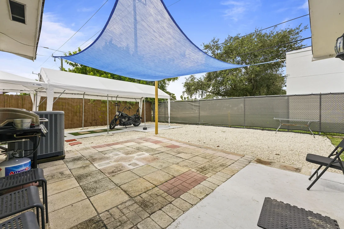 Photo of 2541 NE 7th Terrace