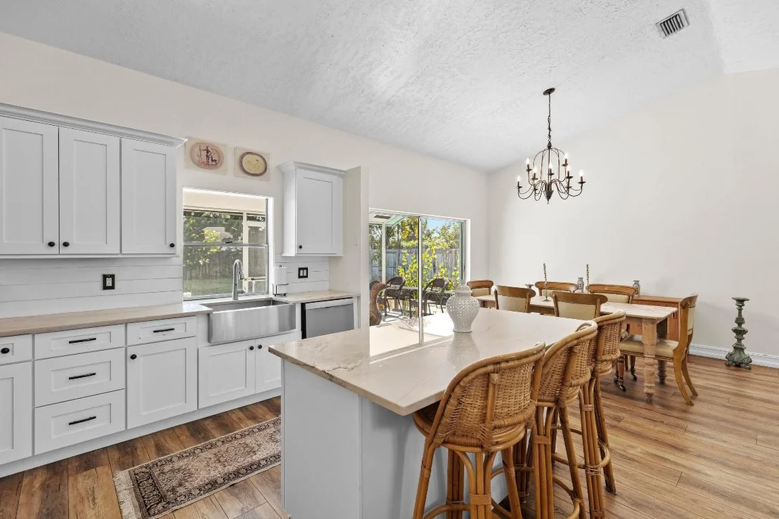 Photo of 836 NW 9th Way
