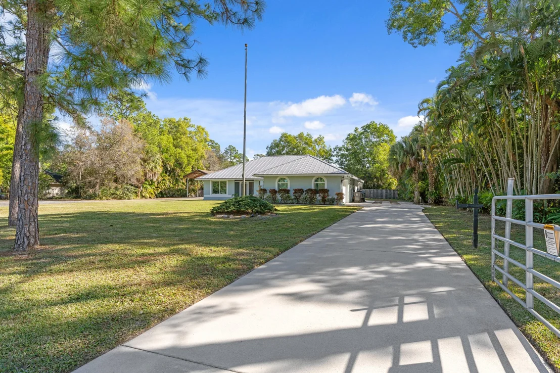 Photo of 17392 Mellen Lane