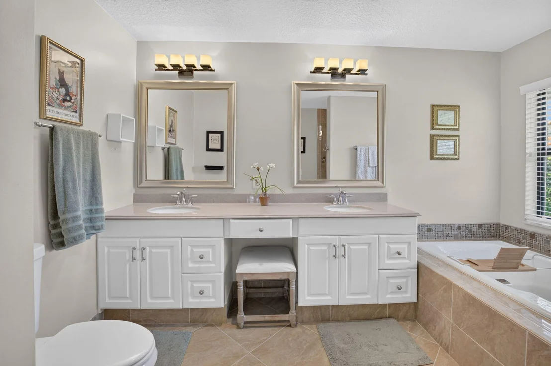 Photo of 6928 Villas Drive W