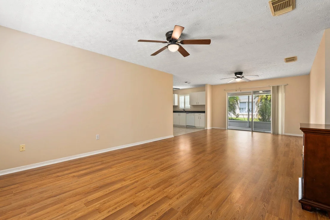 Photo of 6725 Tulipan