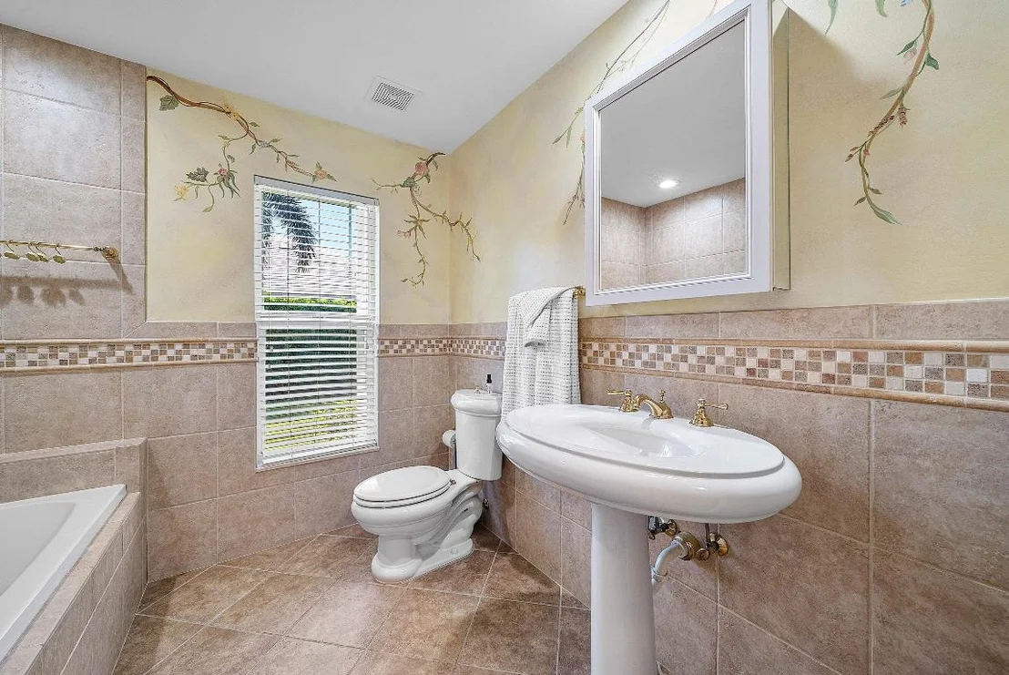 Photo of 18670 SE Lakeside Way