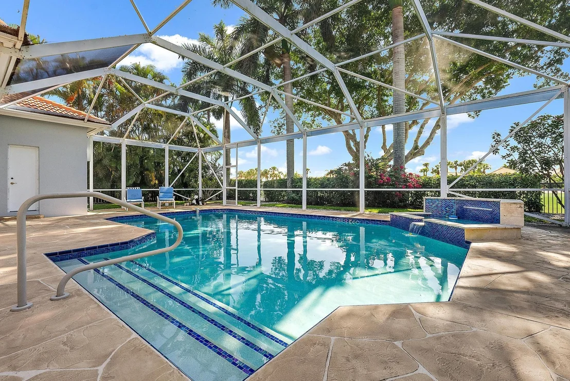 Photo of 8774 Lakes Boulevard
