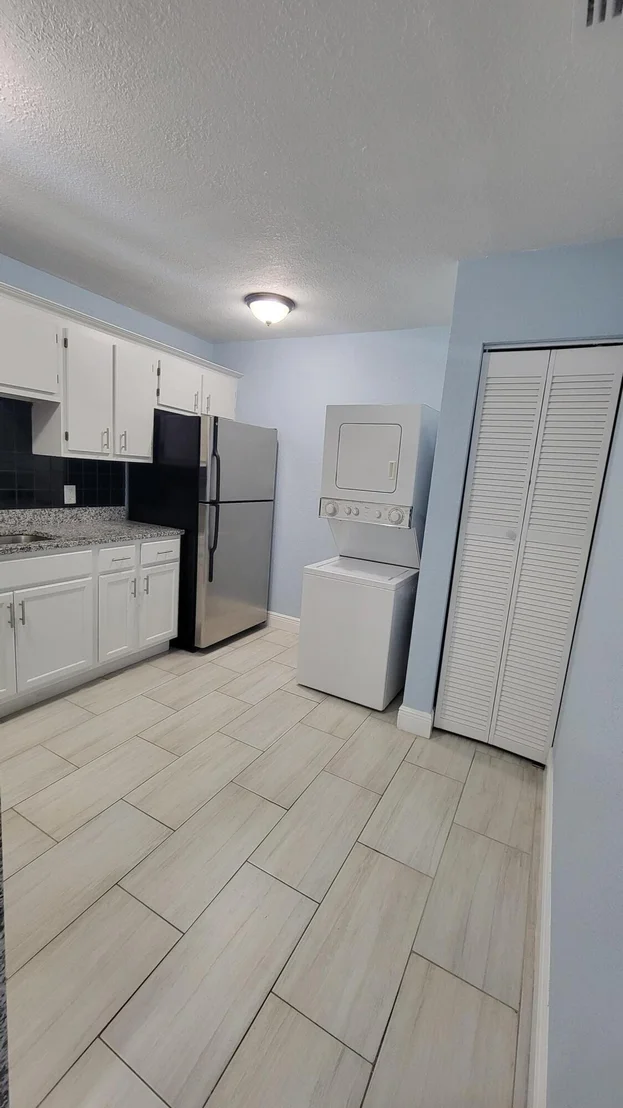 Photo of 1096 Manor Drive