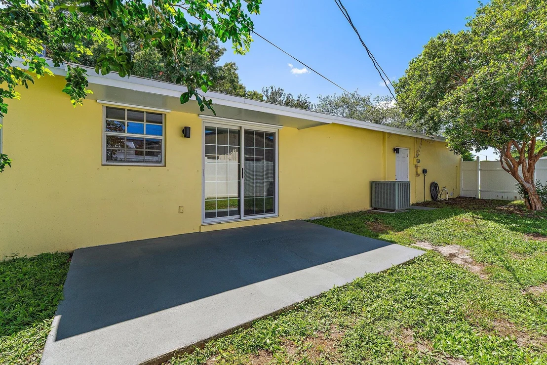 Photo of 678 Riverside Drive