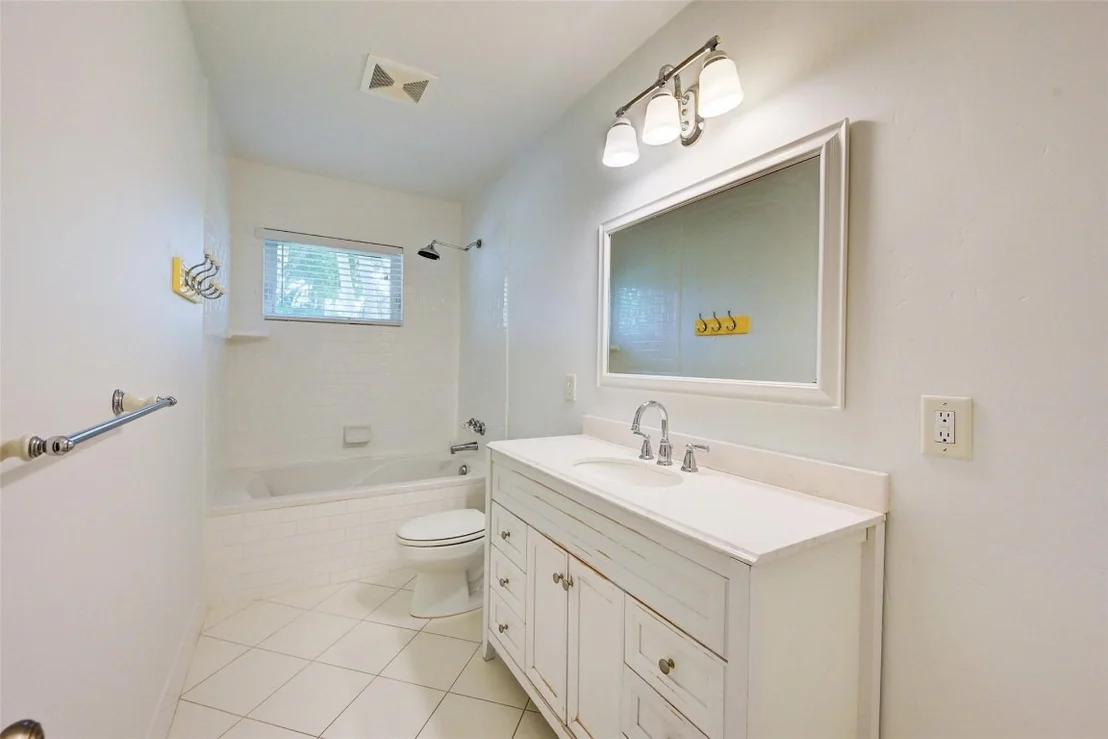 Photo of 807 SE 10th Terrace