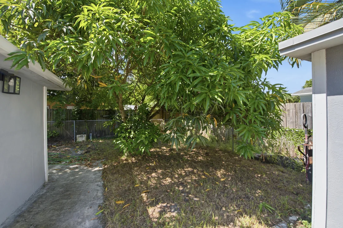 Photo of 2801 NE 8TH Terrace