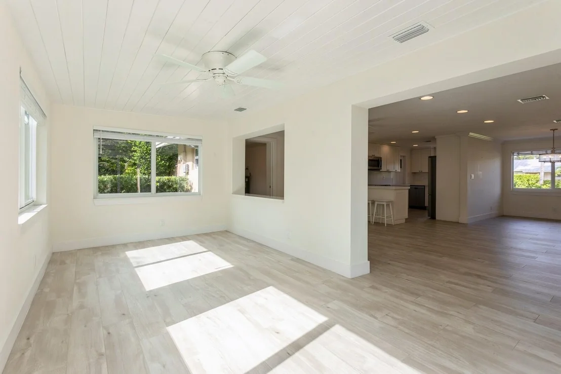 Photo of 1615 Venus Avenue
