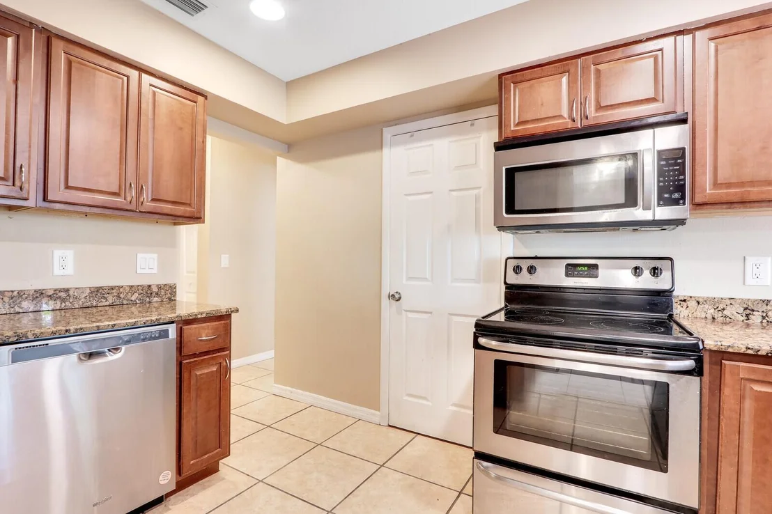 Photo of 809 Poplar Drive