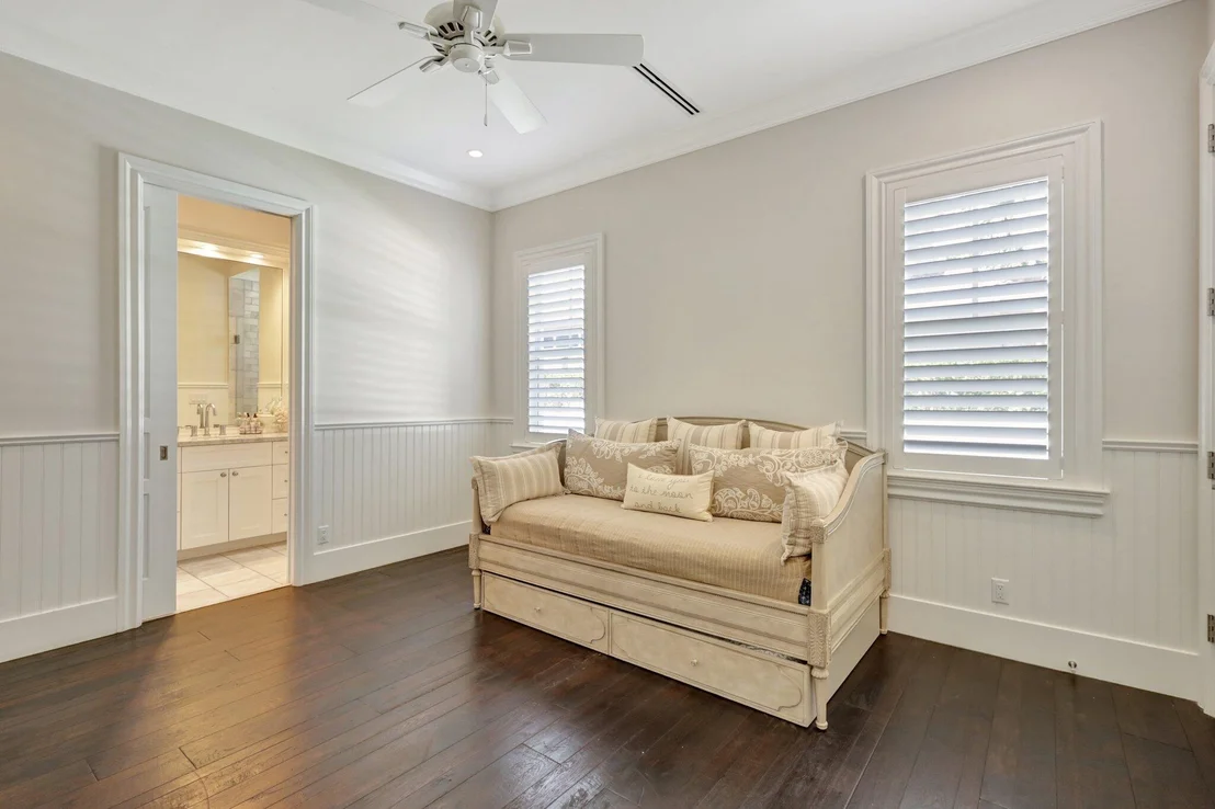 Photo of 18 Ridge Boulevard
