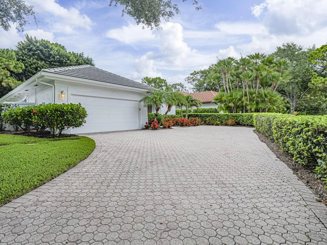 Photo of 3390 SE Putnam Court