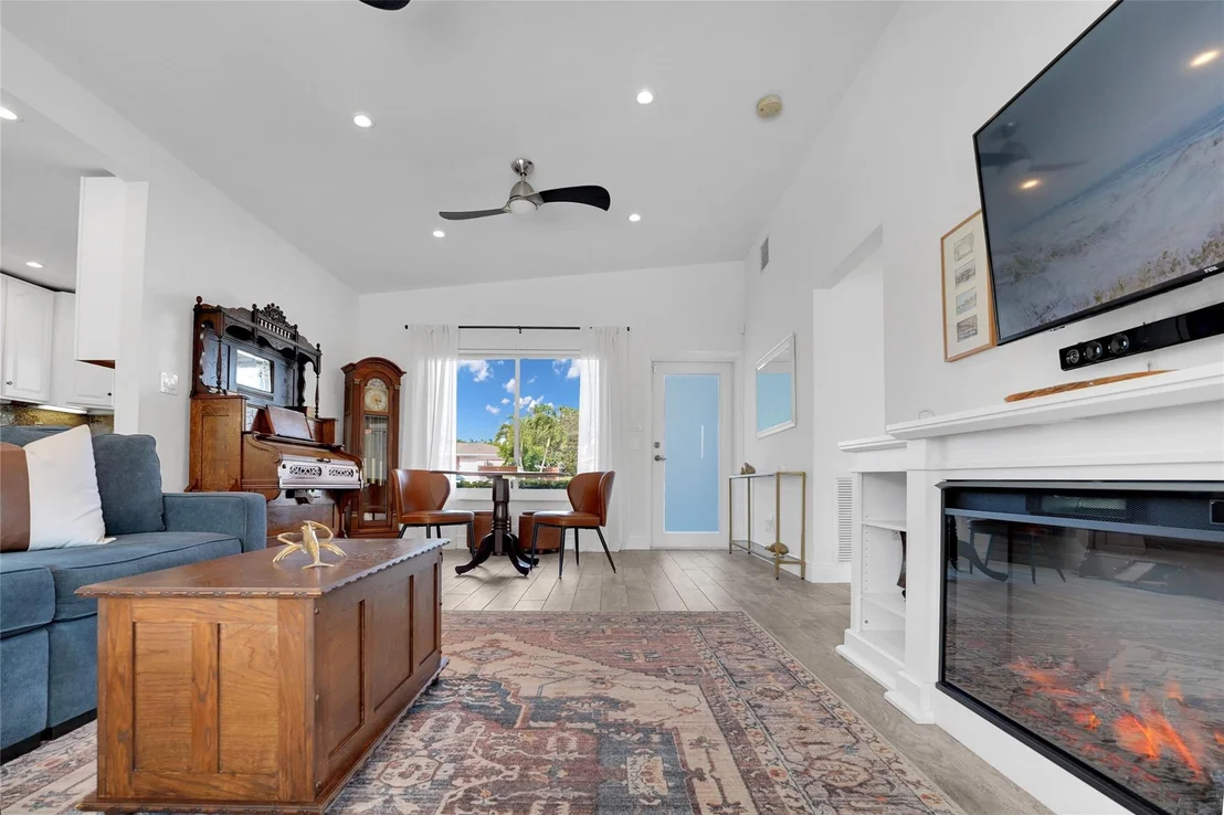 Photo of 17 SE 9th Avenue