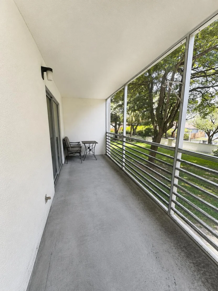 Photo of Unit F2 at 1901 Bermuda Circle