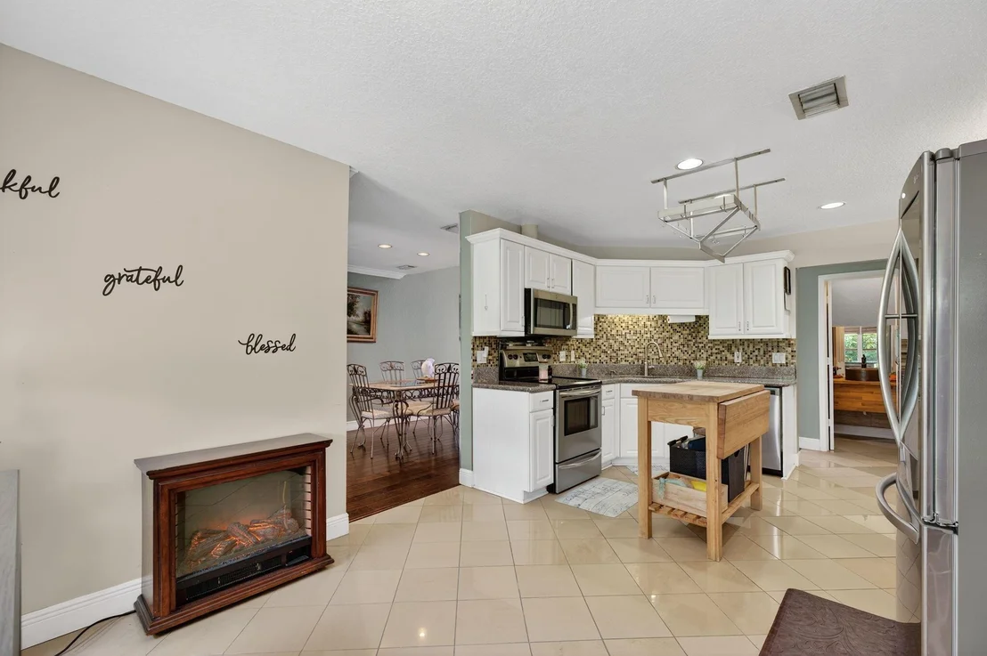 Photo of 5565 American Circle