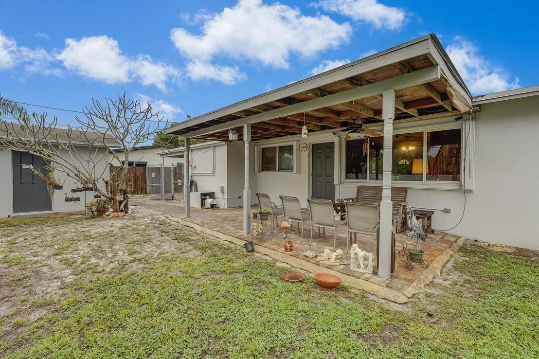 Photo of 640 NE 23 Court