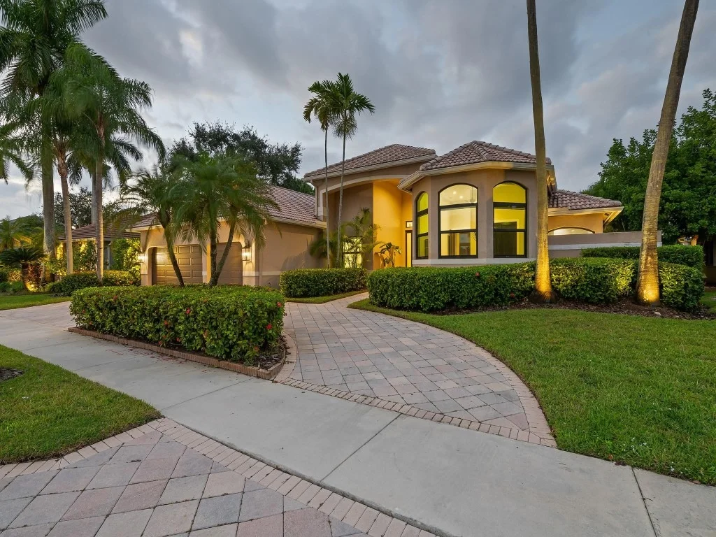 Photo of 2583 Mayfair Lane