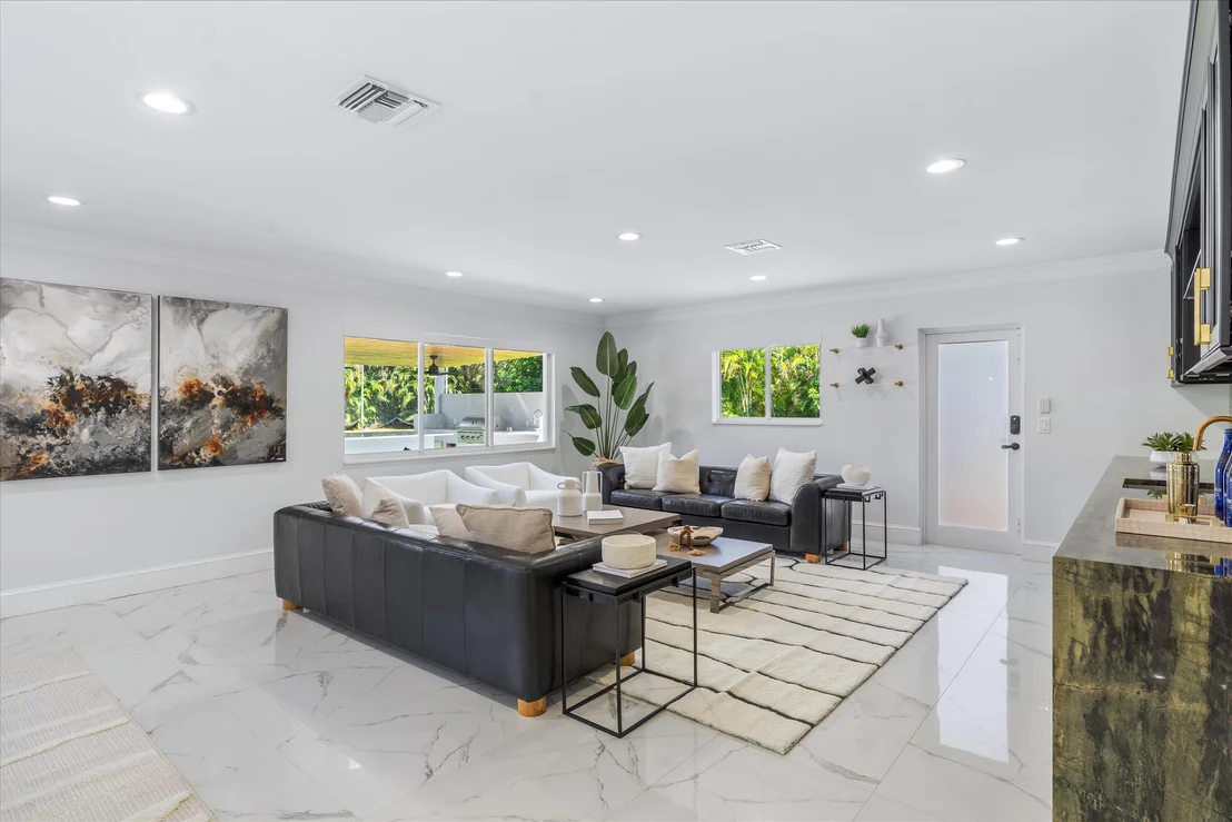 Photo of 7647 Lawrence Road