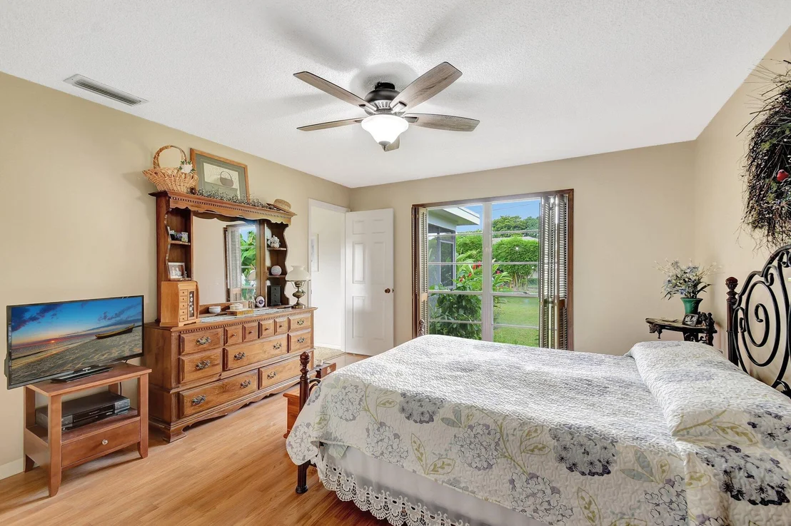 Photo of 8 W Cypress Road