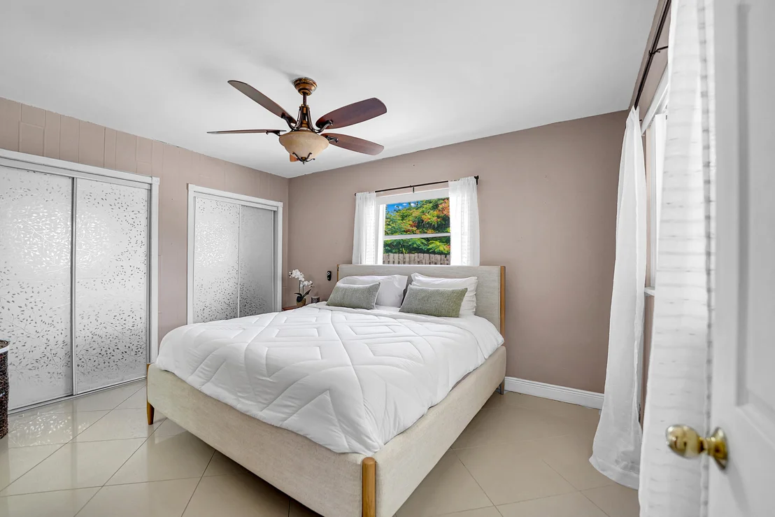 Photo of 555 NW 50TH Place
