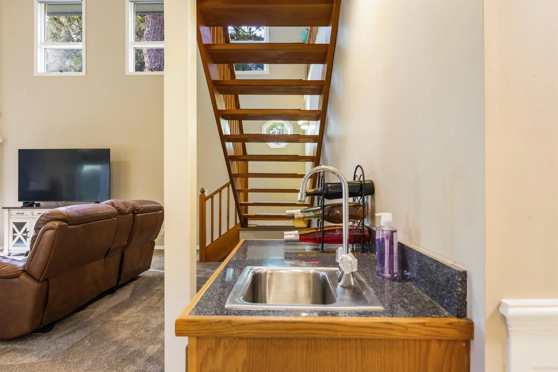 Photo of 420 Sopwith Drive