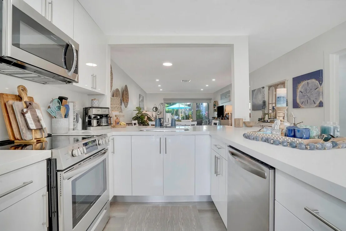 Photo of Unit B at 13734 Via Flora