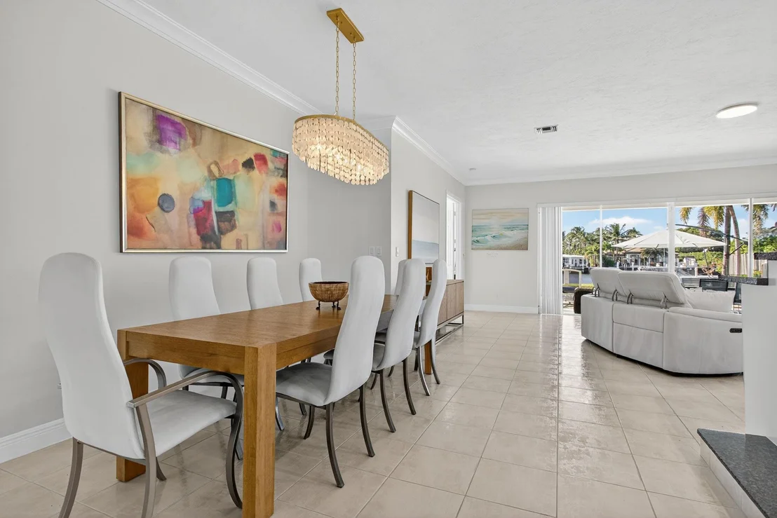 Photo of 513 S Riverside Drive