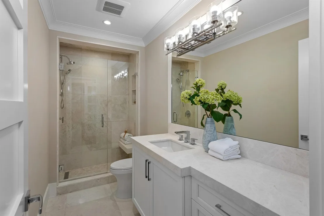 Photo of 584 Island Drive