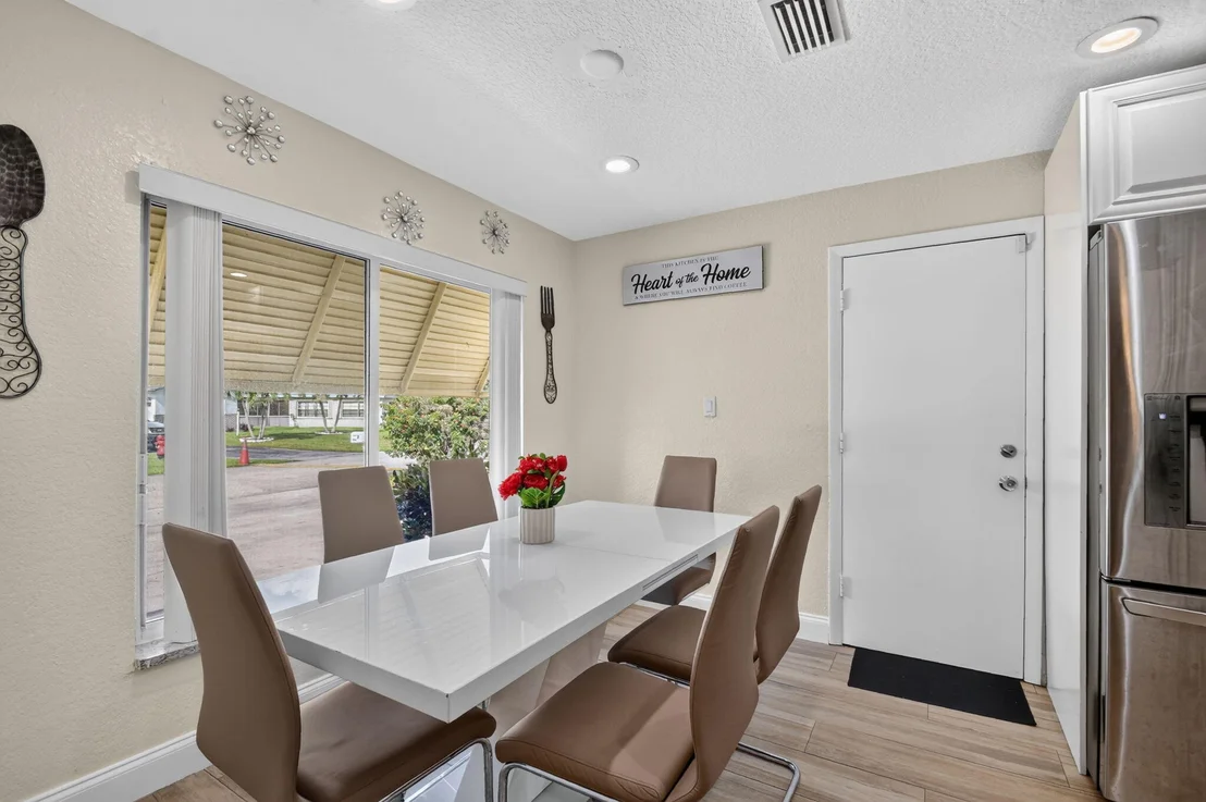 Photo of 7099 PINE MANOR Drive
