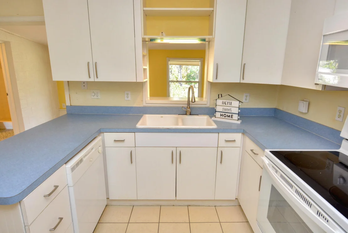 Photo of 2359 NW Sunset Boulevard