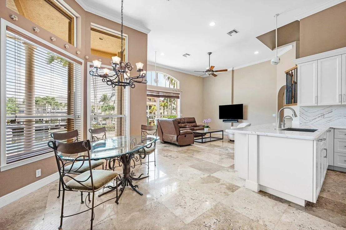 Photo of 923 Hyacinth Drive
