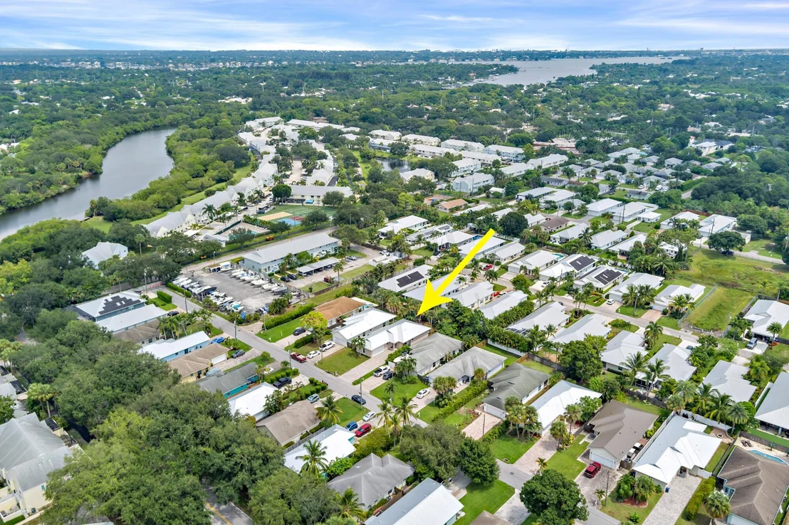 Photo of 17684 Cinquez Park Road W