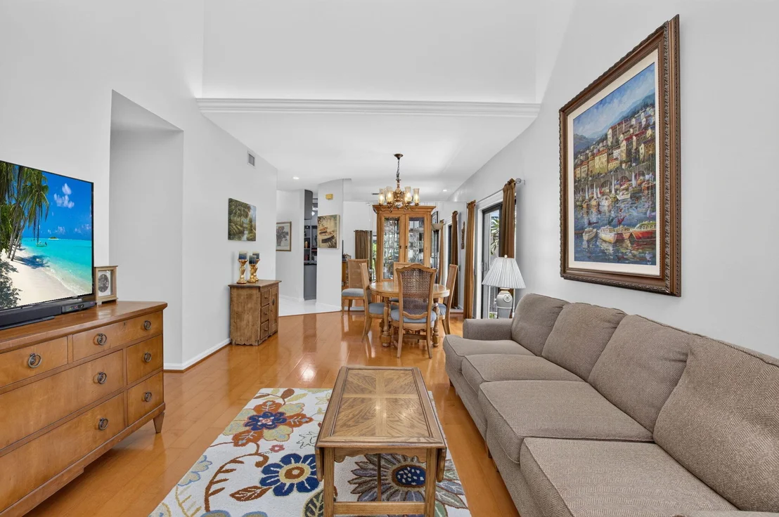 Photo of 21692 Cromwell Circle