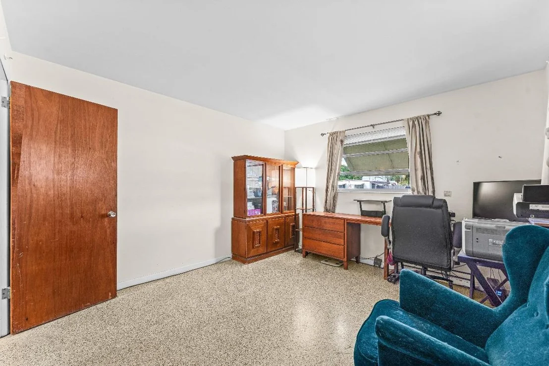 Photo of 1084 James Road