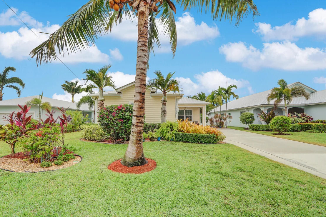 Photo of 17580 Cinquez Park Road E