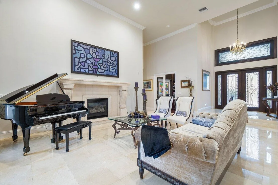Photo of 5818 Windsor Terrace