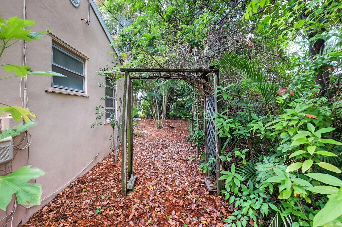 Photo of 702 Sunset Drive
