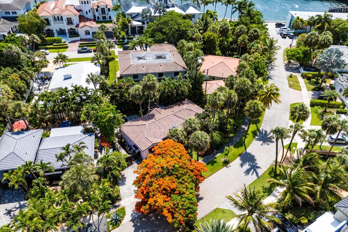 Photo of 742 PARK Drive W