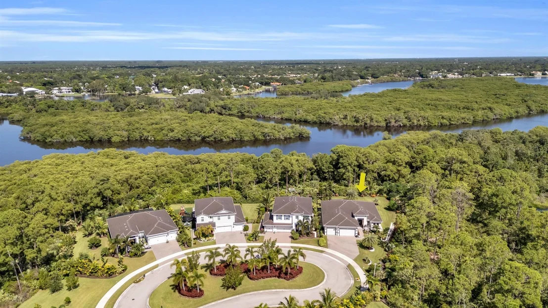 Photo of 718 SW Riverwatch Place