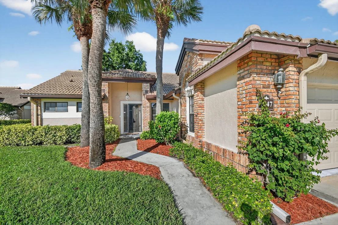 Photo of 7147 Le Chalet Boulevard