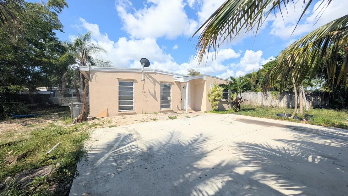 Photo of 490 Tulip Tree Drive