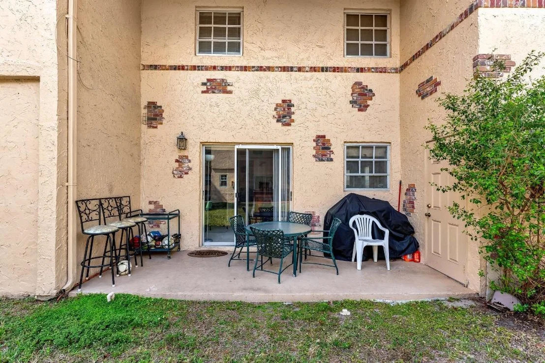 Photo of Unit D7 at 3058 Riverside Drive
