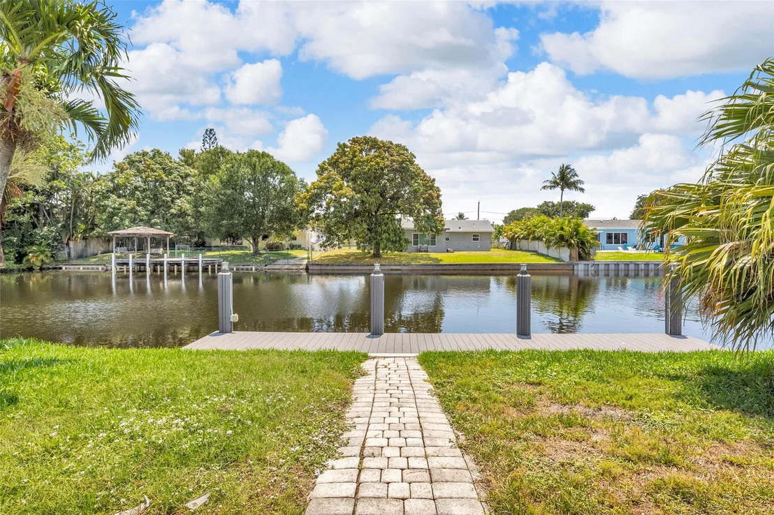 Photo of 2919 Cormorant Road