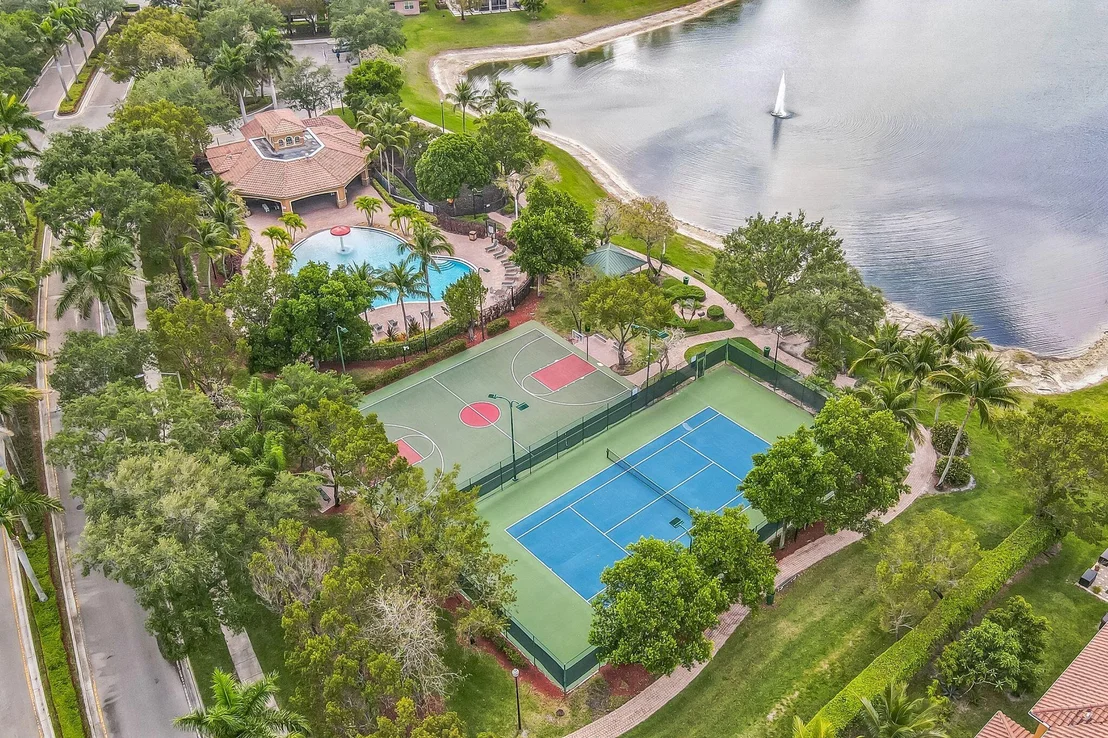 Photo of 694 Cresta Circle