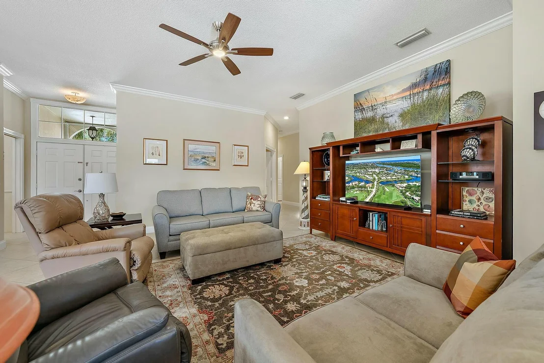 Photo of 128 Hampton Circle