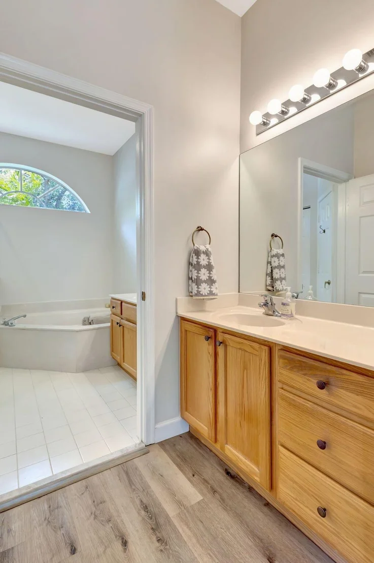 Photo of 225 Blackbird Lane